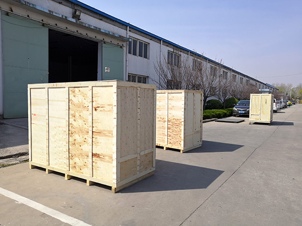 青島環(huán)保除塵設(shè)備生產(chǎn)廠(chǎng)家一批打磨除塵工作臺(tái)出貨