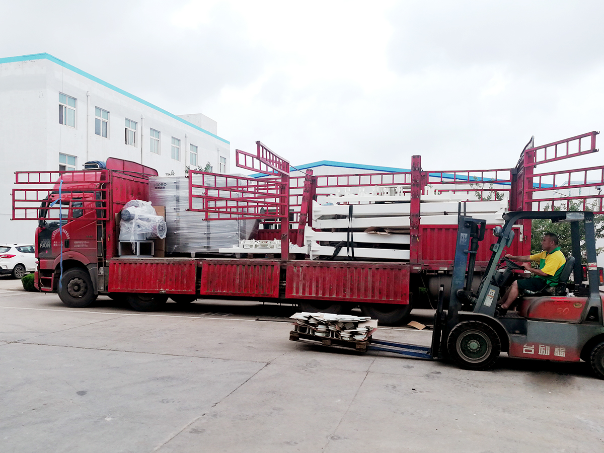 塑膠廢氣處理項(xiàng)目發(fā)貨