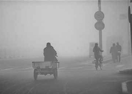 青島市環(huán)保局突擊查大氣，8家企業(yè)吐臟氣被“抓現行”