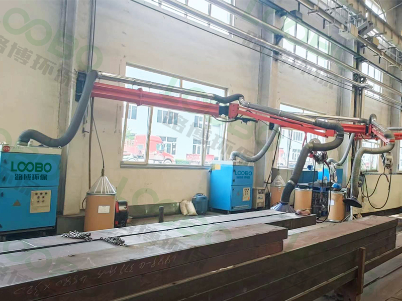 靈活旋轉(zhuǎn)，高效捕集焊接煙塵，萬向吸氣臂讓煙塵無處可逃